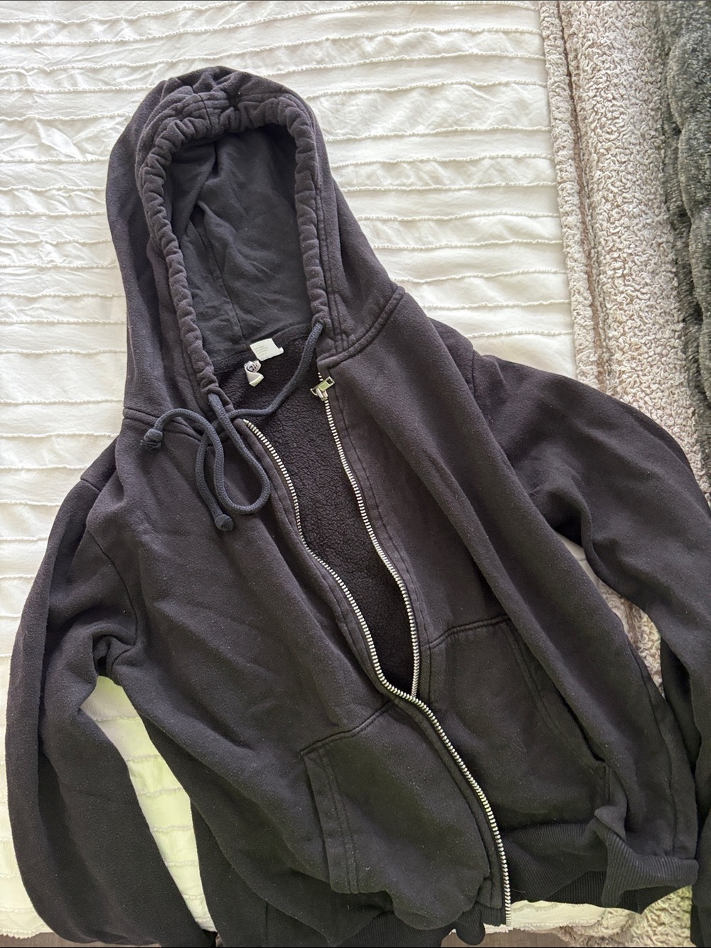 H&M black zip up sweatshirt